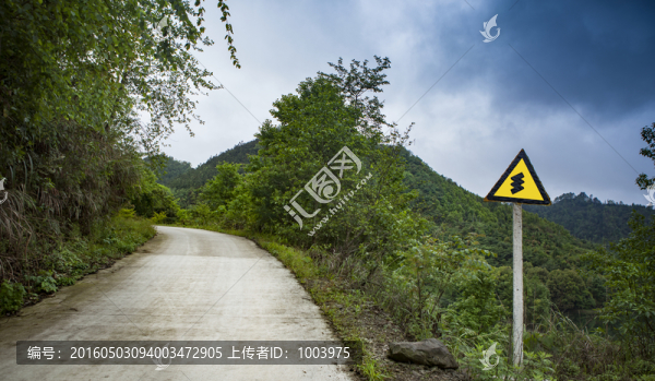 鄉(xiāng)村山路