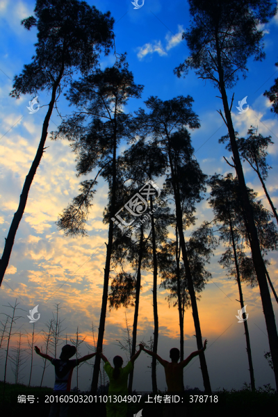 夕陽剪影人物