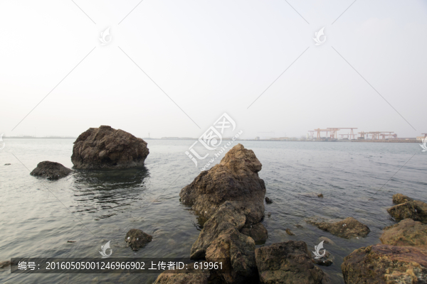 海岸礁石