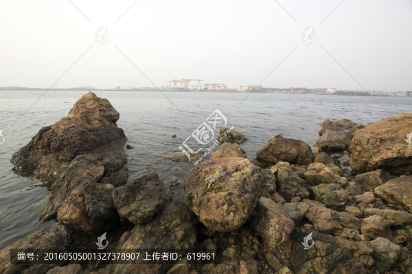 海岸礁石
