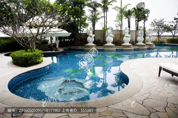 泳池