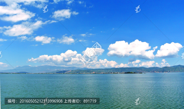 藍(lán)天白云洱海