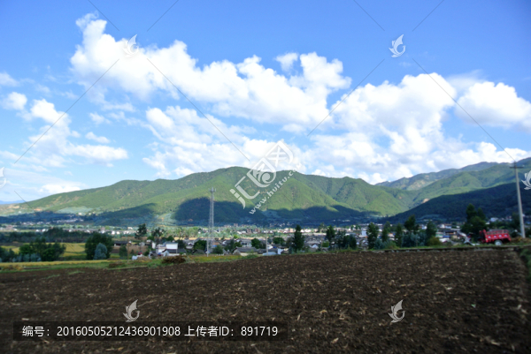 藍(lán)天白云一米陽(yáng)光