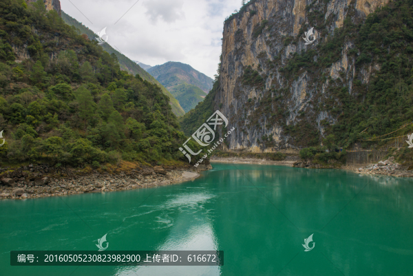 獨(dú)龍江風(fēng)光