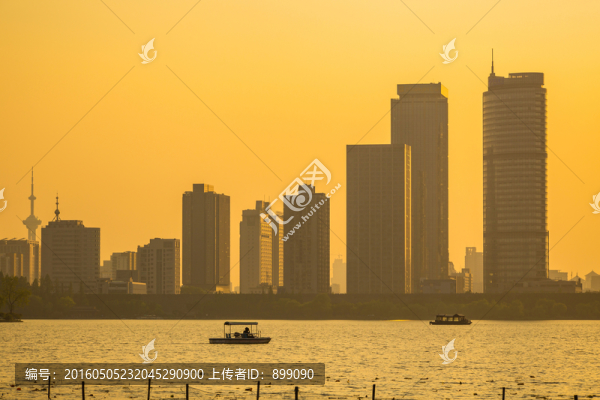 夕陽(yáng)下的玄武湖