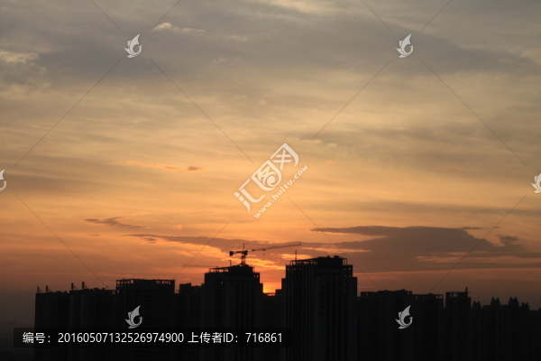 絢麗晚霞,城市天空