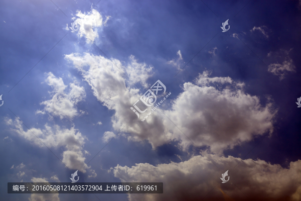 天空白云