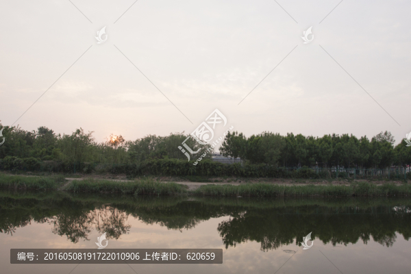 河邊落日