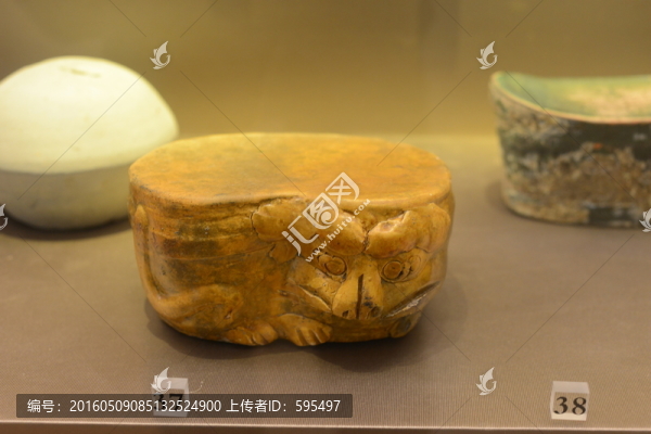 雕刻虎枕