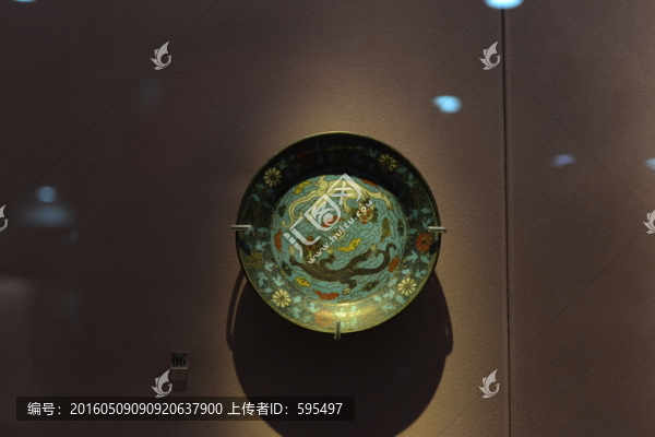掐絲琺瑯螭龍紋三足盤