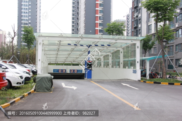 小區(qū)停車場入口