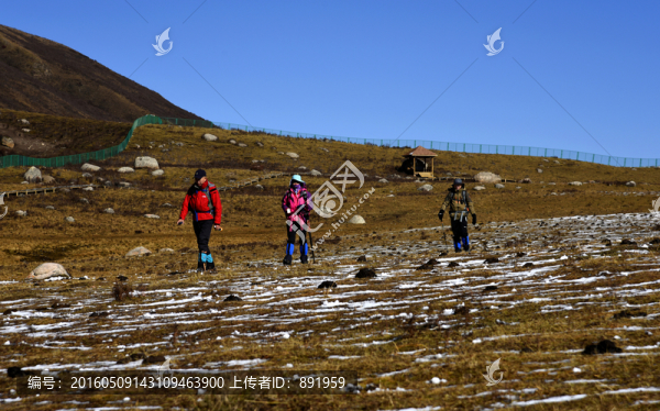 年寶玉則雪山風(fēng)光