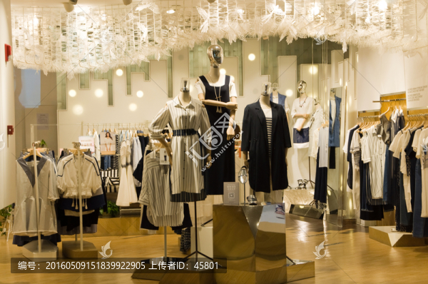 女衣服賣店