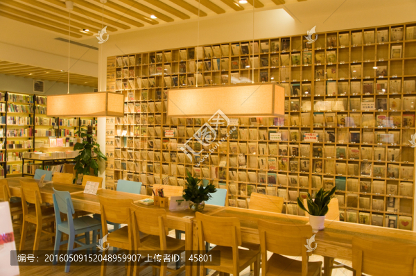 書店書架