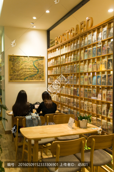 書店書架