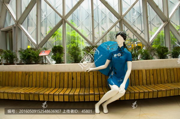 旗袍塑像
