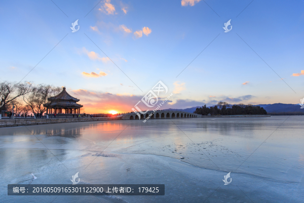 北京頤和園十七孔橋廓如亭夕陽(yáng)
