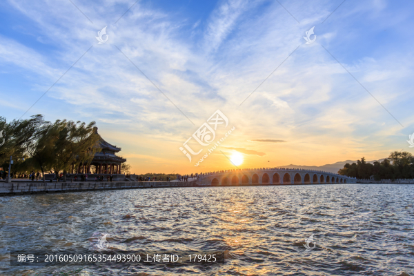 北京頤和園十七孔橋廓如亭夕陽(yáng)