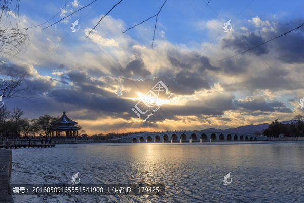 北京頤和園冬天十七孔橋廓如亭