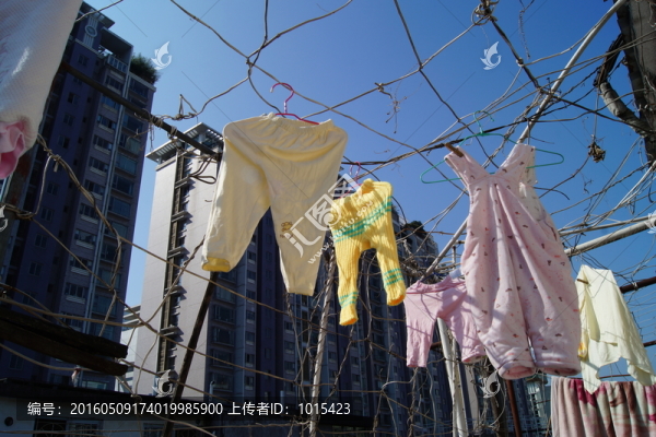 小孩衣物