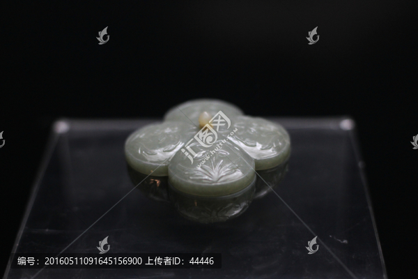花草紋青玉四聯(lián)蓋盒
