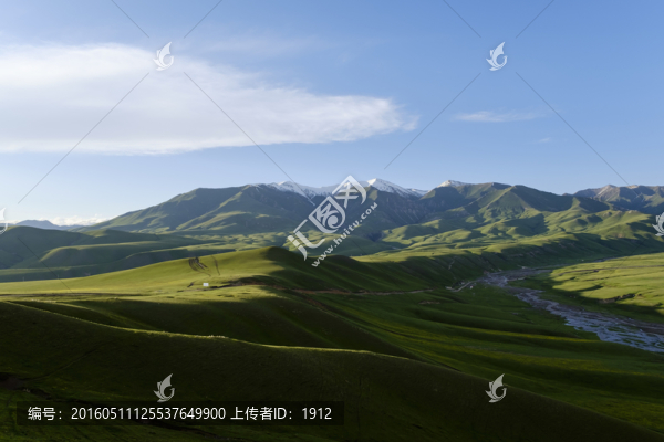 雪山草原