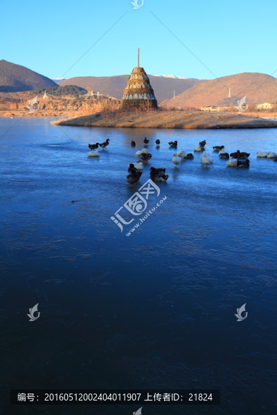 雪山冰湖