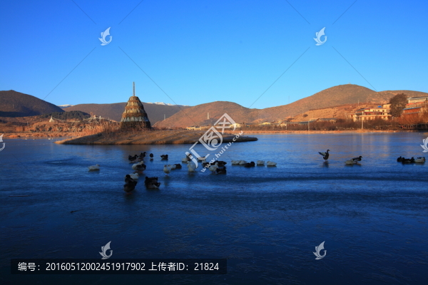雪山冰湖