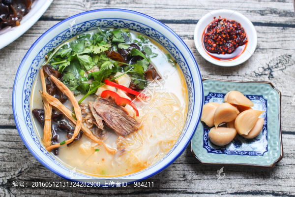 羊肉泡饃