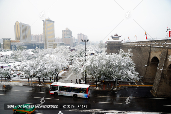 西安古城雪景