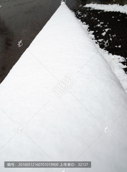 雪地厚雪