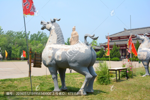 戰(zhàn)馬雕像