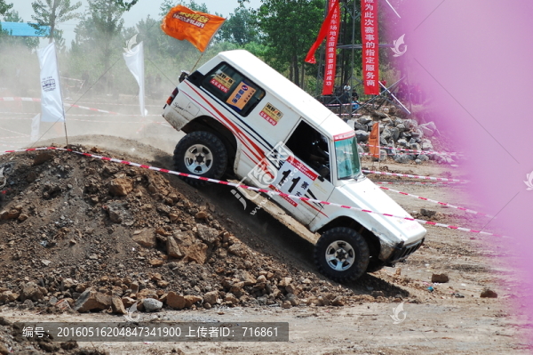 汽車場地越野賽,連續(xù)峰坡
