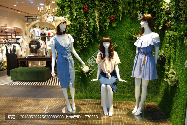女裝店櫥窗模特