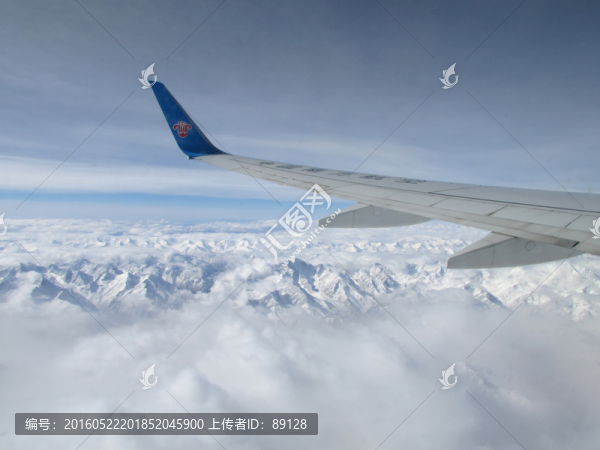 航拍雪山