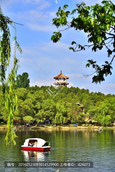 藍(lán)天白云湖光山色