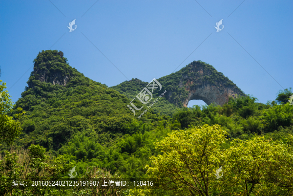 陽(yáng)朔月亮山