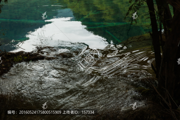 溪水