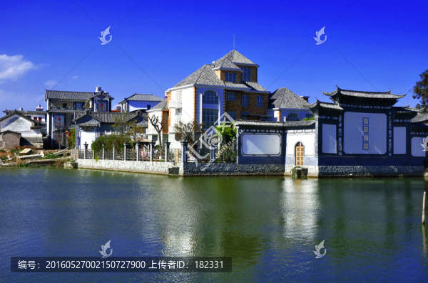 美麗的水邊建筑
