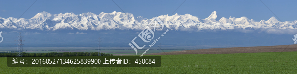 白雪皚皚的天山主脈