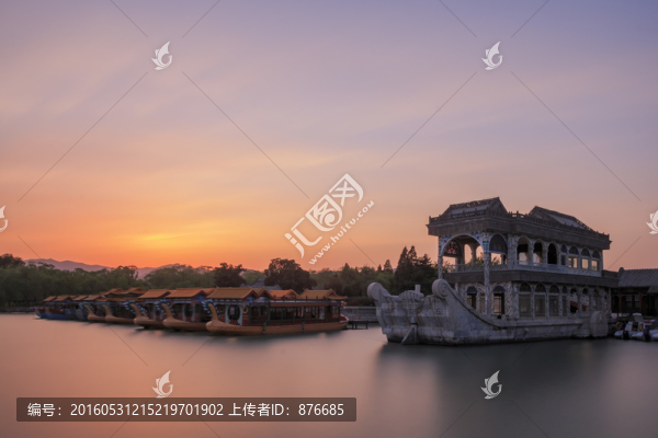 夕陽下的石舫
