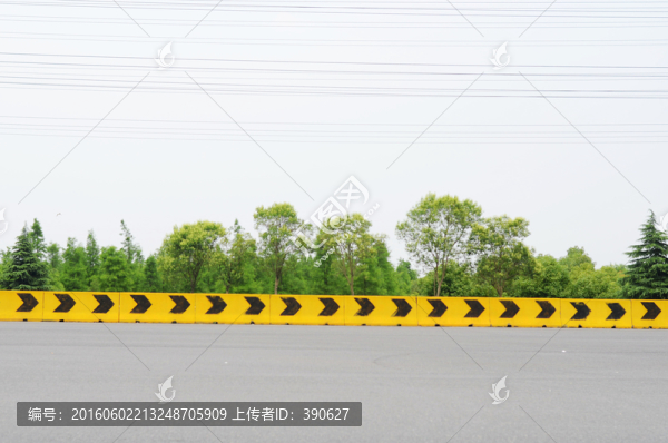 道路隔離墩