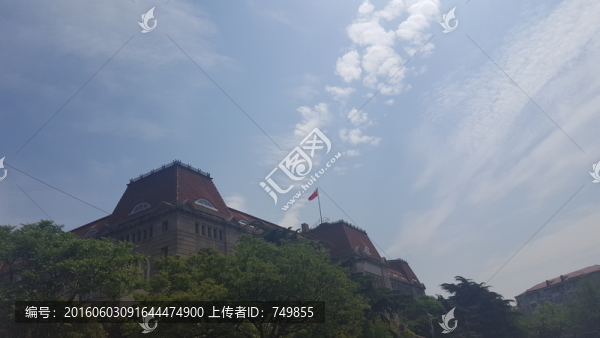 天空下的建筑
