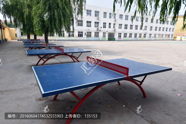 校園一角的乒乓球臺(tái)