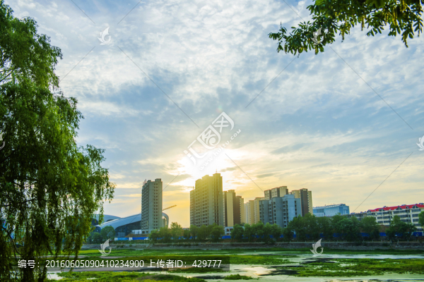 河岸建筑,樓房,臨水而居