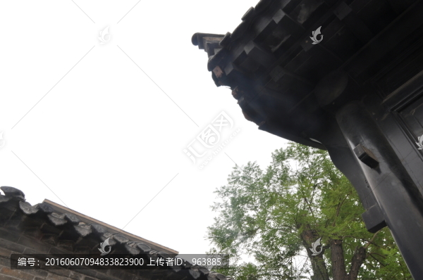 檐牙高啄