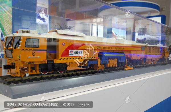 連續(xù)走行搗固穩(wěn)定車