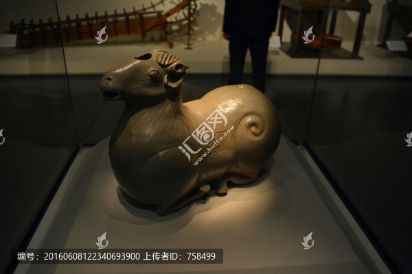 三國青瓷羊形燭臺