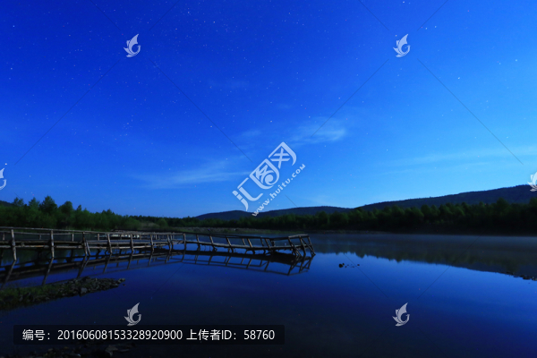 藍(lán)湖夜色