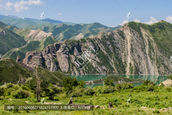 新疆高山湖